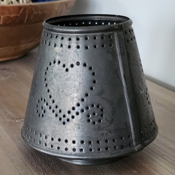 🕯️ Yankee Candle Rustic Metal Topper – Heart & Home Design, Preowned - Picture 3 of 15